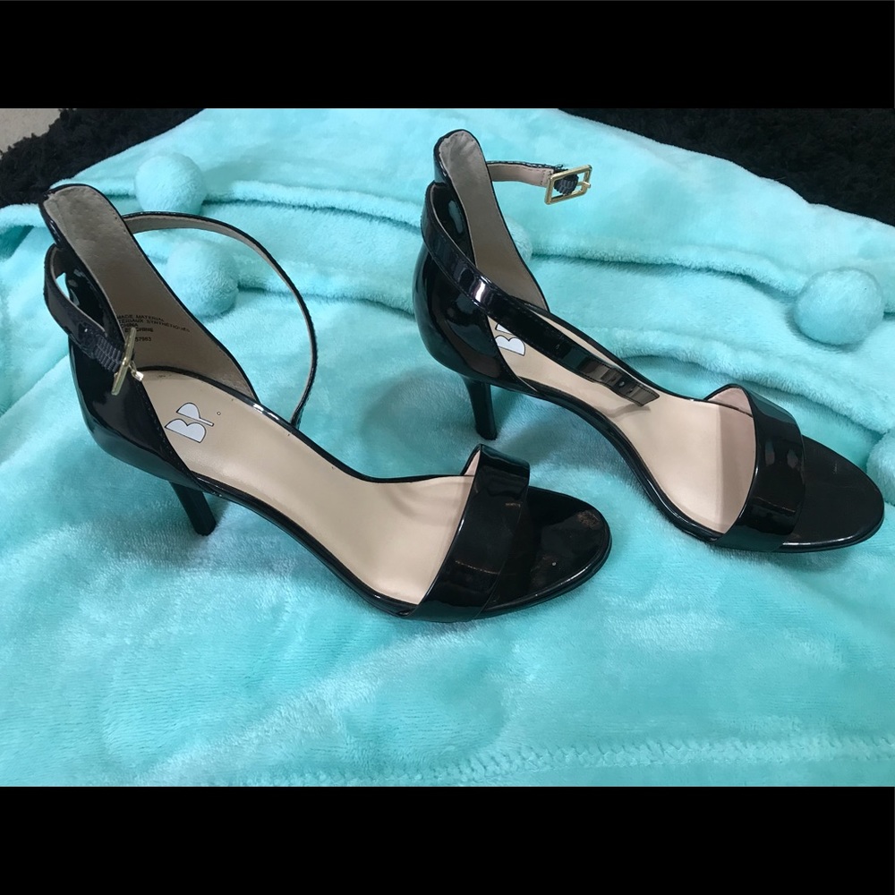 Shoes - Picture 4 of 4
